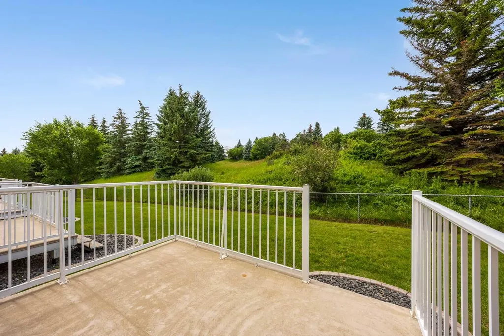 87 Hamptons Link NW Calgary AB T3A 5V9