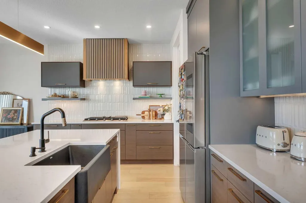 351 Lucas Way NW Calgary AB T3P 1Z3
