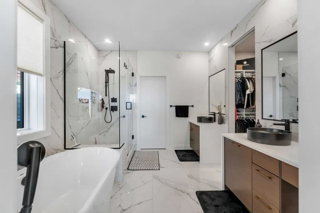 351 Lucas Way NW Calgary AB T3P 1Z3