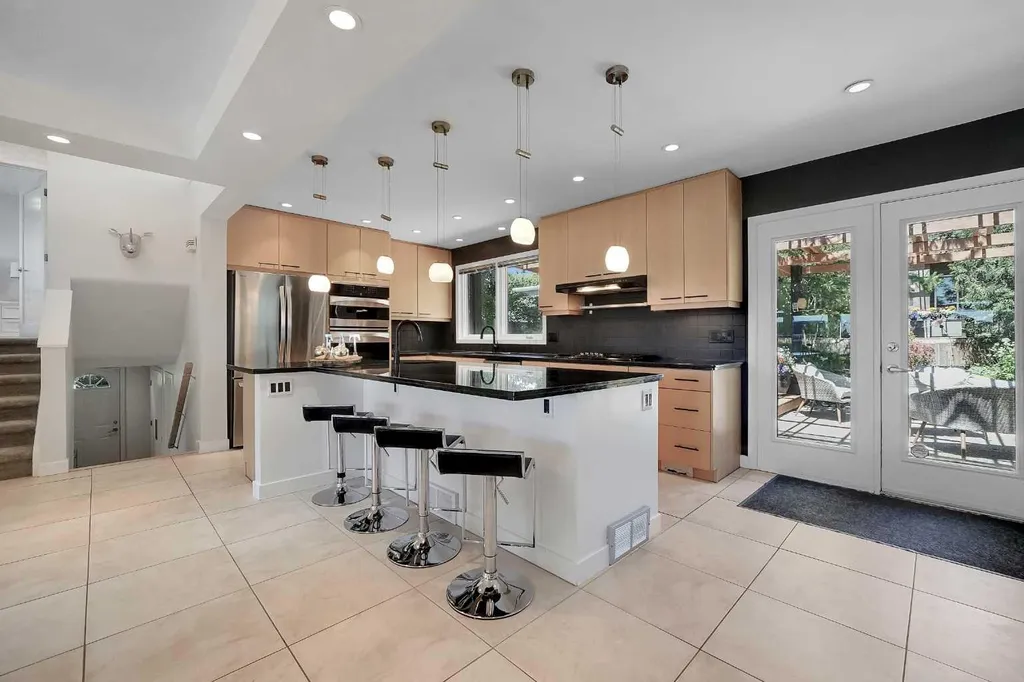 1718 12 Avenue NW Calgary AB T2N1J2