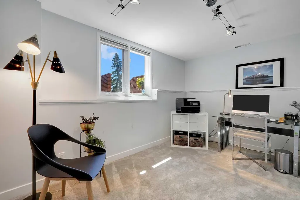 1718 12 Avenue NW Calgary AB T2N1J2