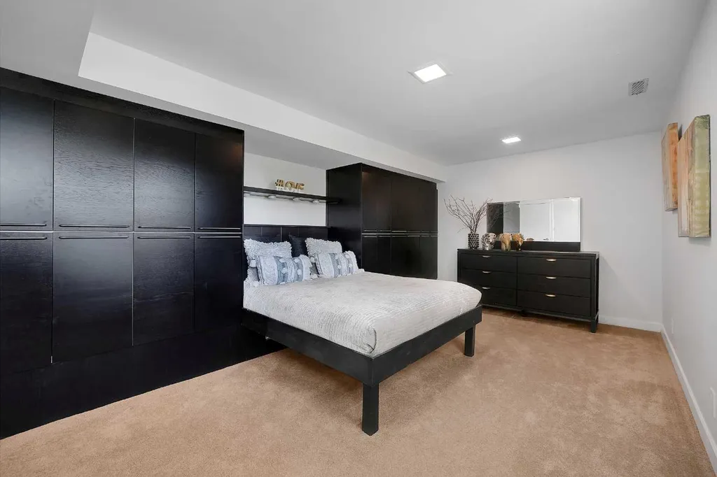 1718 12 Avenue NW Calgary AB T2N1J2