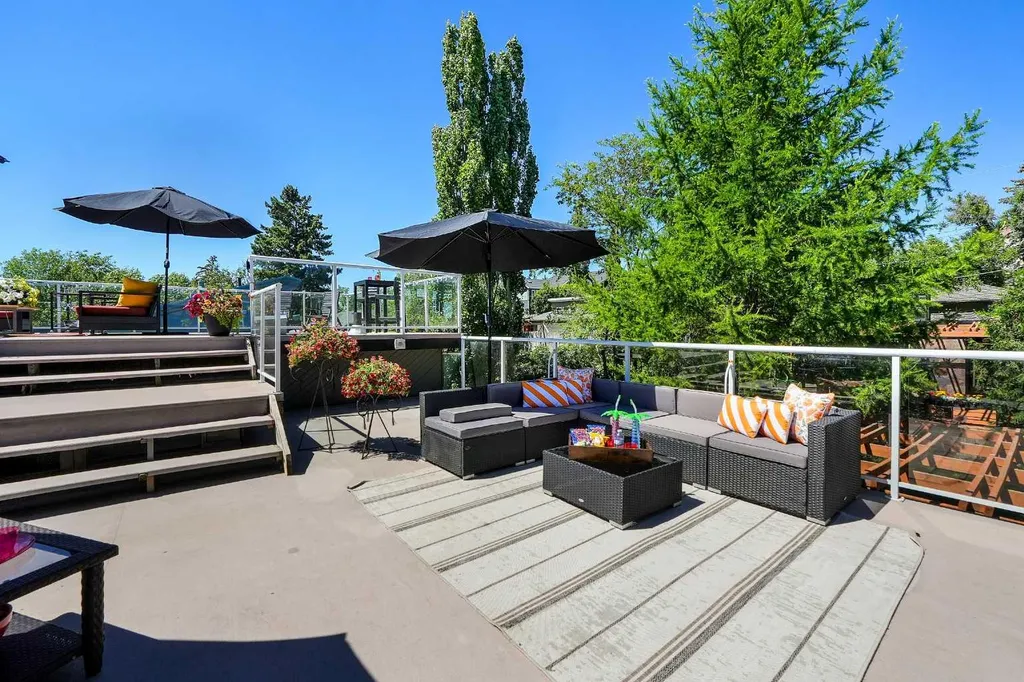 1718 12 Avenue NW Calgary AB T2N1J2