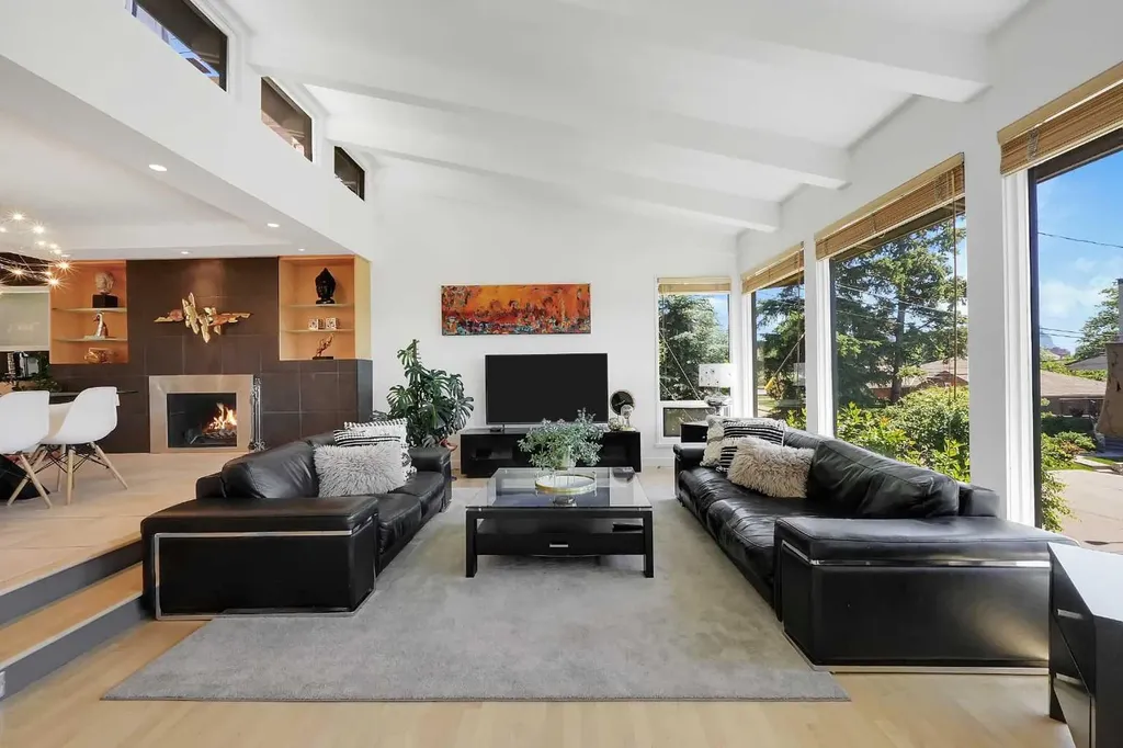 1718 12 Avenue NW Calgary AB T2N1J2