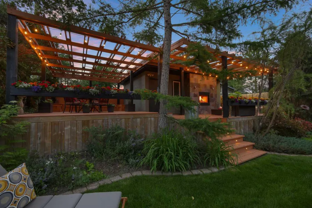 1718 12 Avenue NW Calgary AB T2N1J2