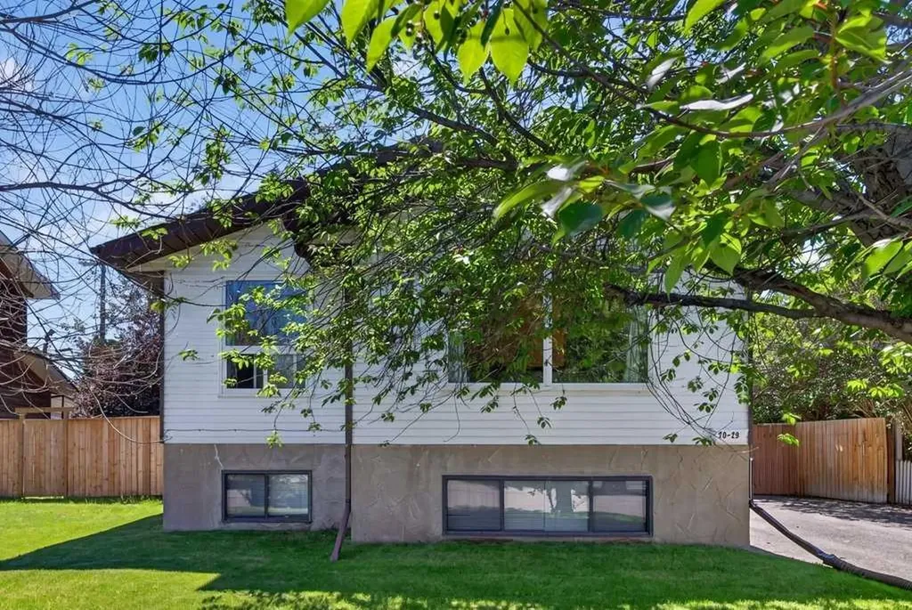 20 Mckinley Road SE Calgary AB T2Z1T6