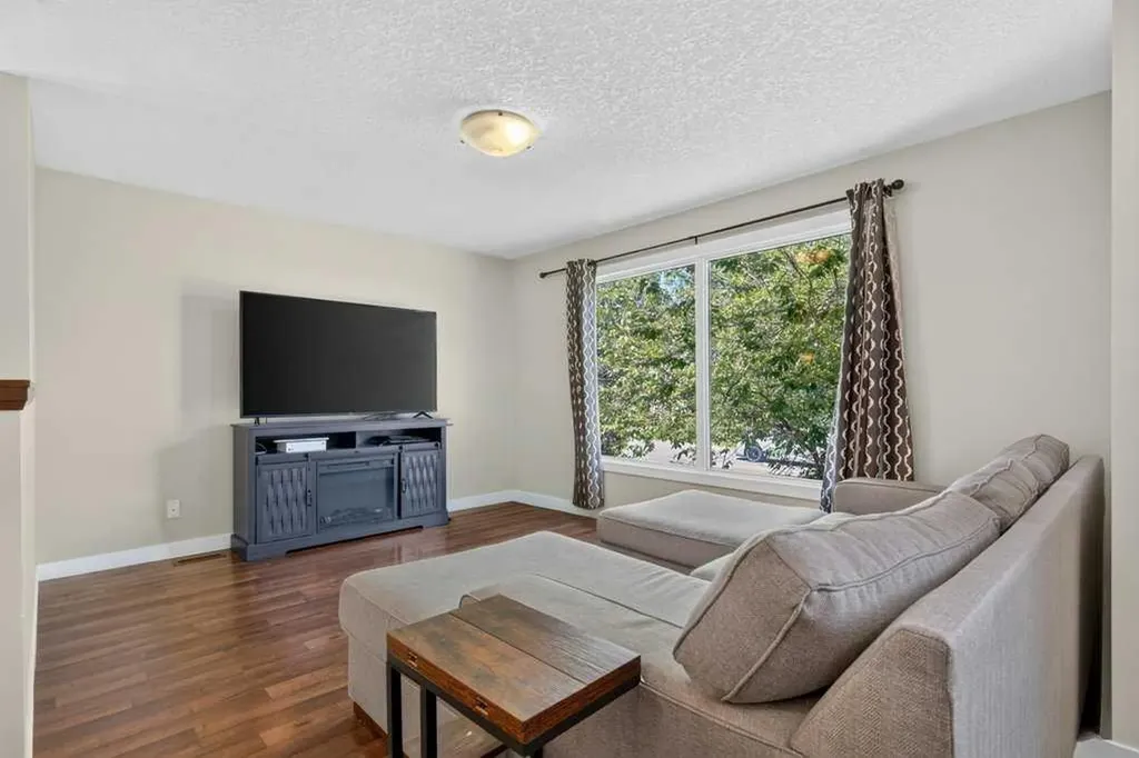 20 Mckinley Road SE Calgary AB T2Z1T6