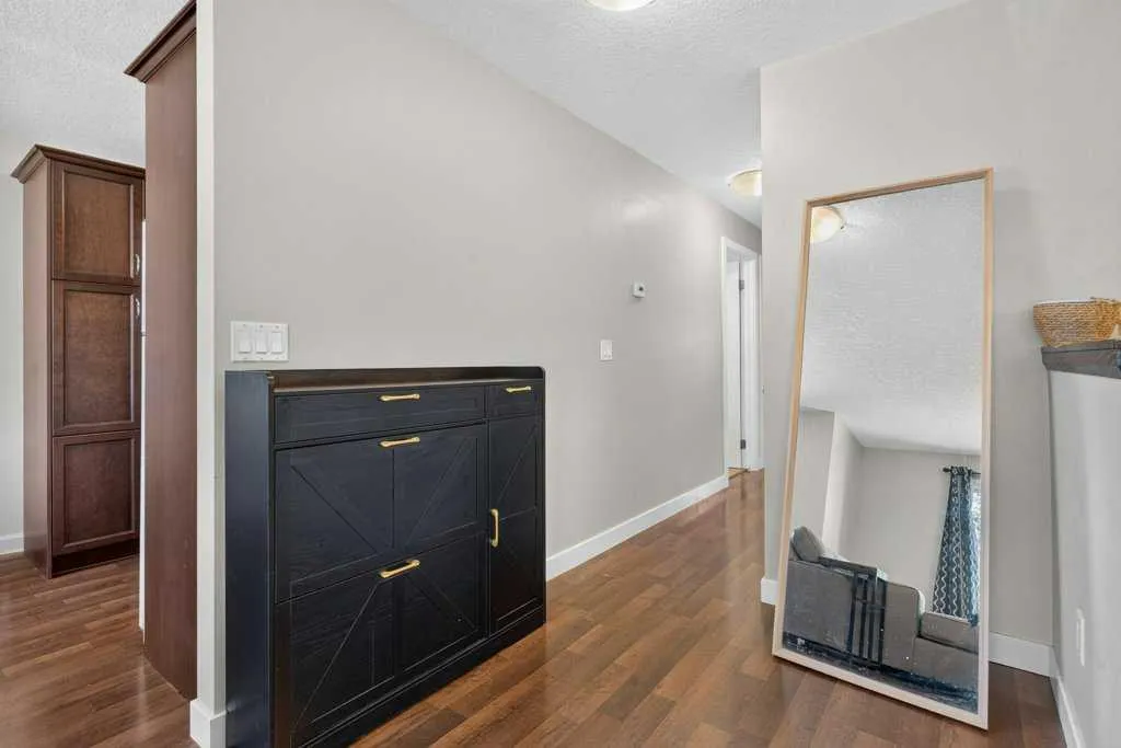 20 Mckinley Road SE Calgary AB T2Z1T6