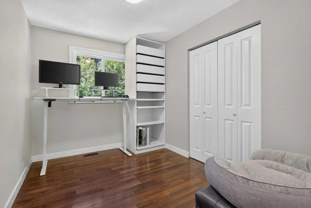 20 Mckinley Road SE Calgary AB T2Z1T6