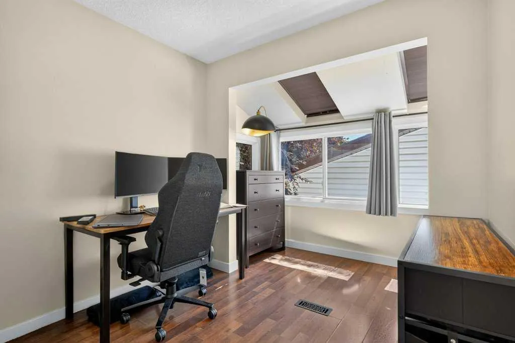 20 Mckinley Road SE Calgary AB T2Z1T6
