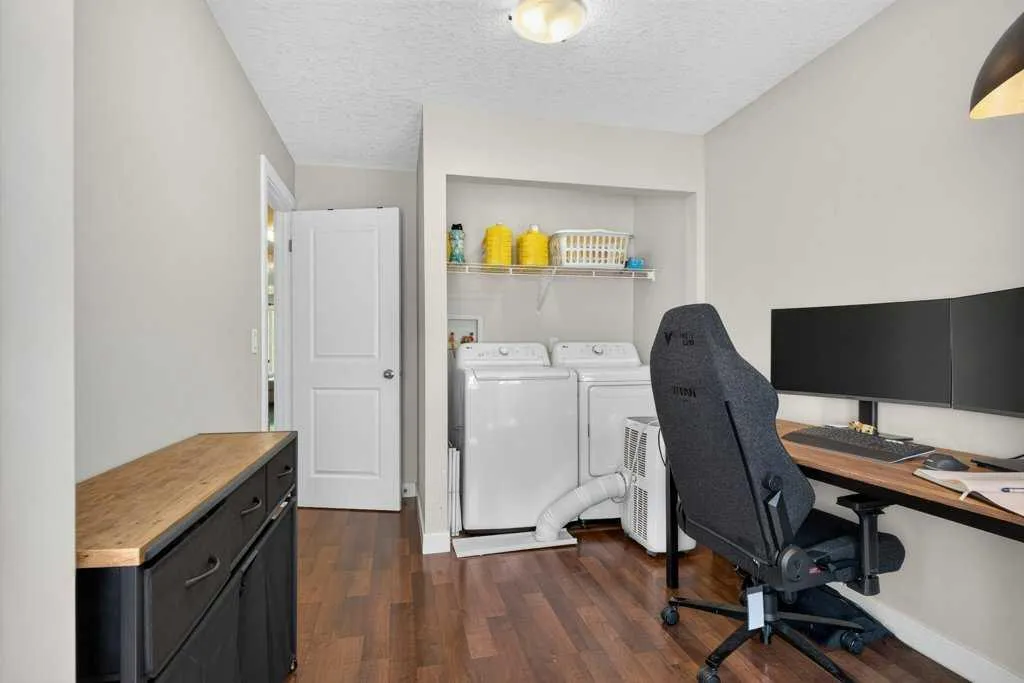 20 Mckinley Road SE Calgary AB T2Z1T6