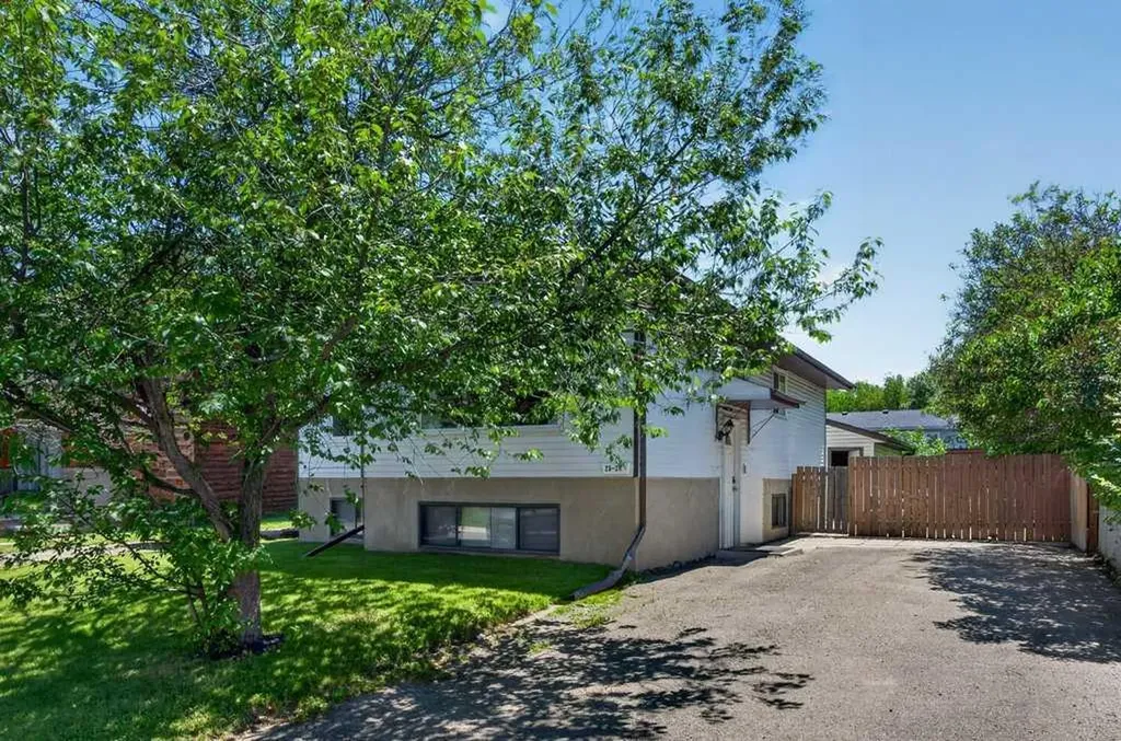 20 Mckinley Road SE Calgary AB T2Z1T6