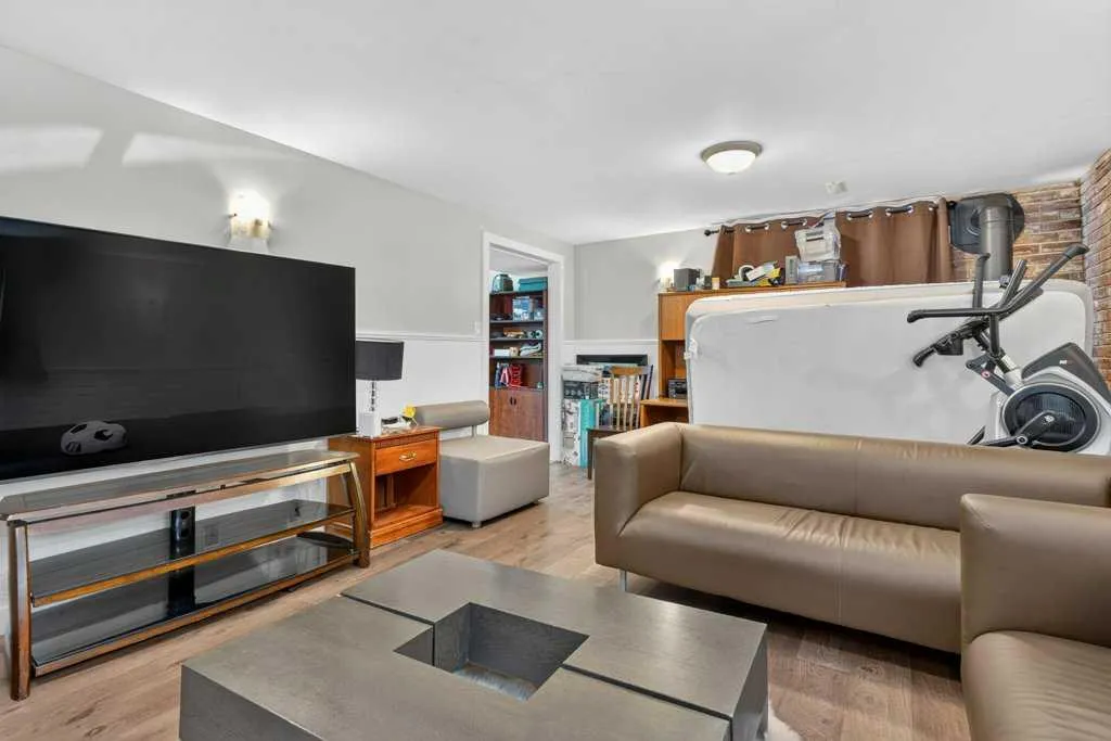 20 Mckinley Road SE Calgary AB T2Z1T6