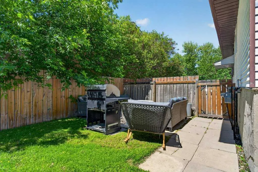 20 Mckinley Road SE Calgary AB T2Z1T6