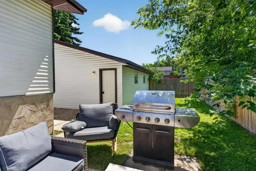 20 Mckinley Road SE Calgary AB T2Z1T6