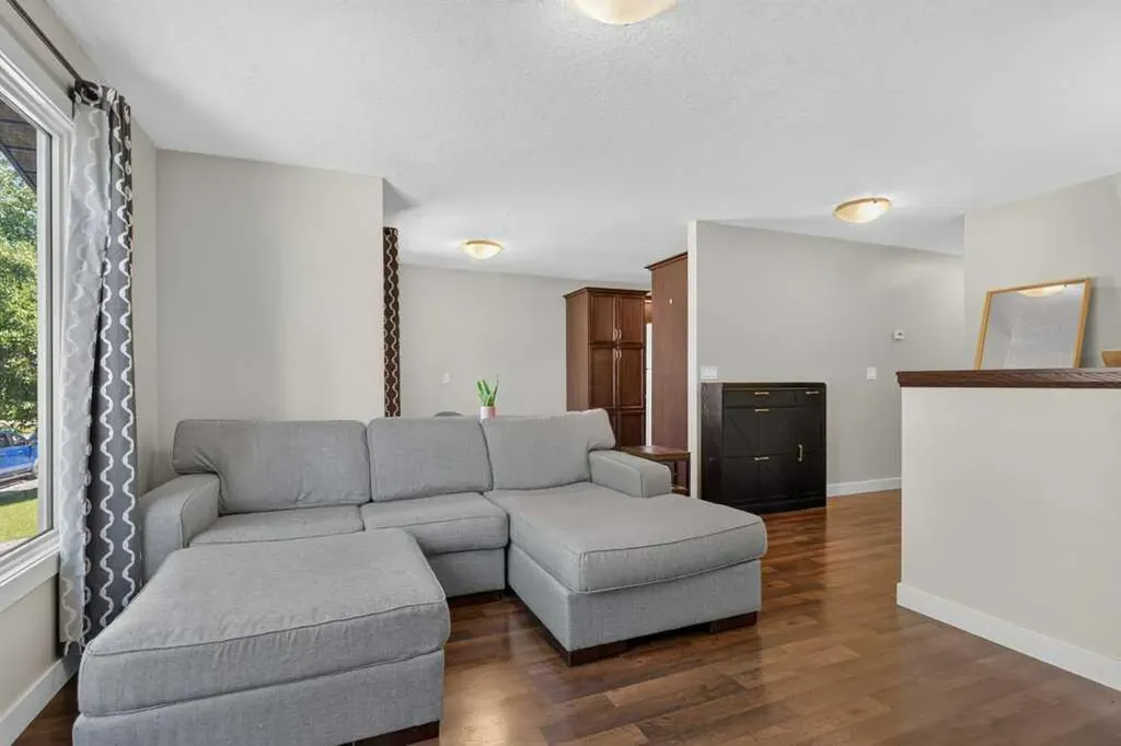 20 Mckinley Road SE Calgary AB T2Z1T6
