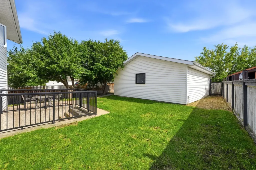 5 Everitt Crescent Red Deer AB T4R 1Y7