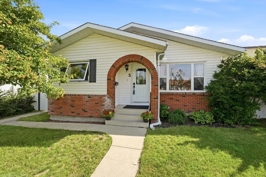 5 Everitt Crescent Red Deer AB T4R 1Y7