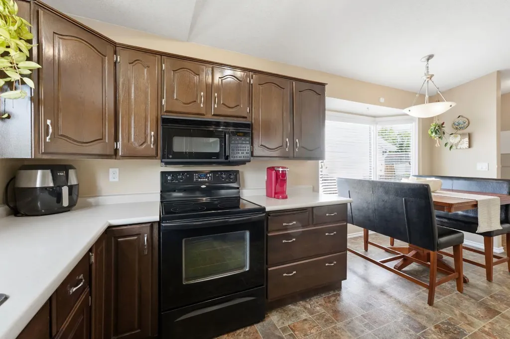 5 Everitt Crescent Red Deer AB T4R 1Y7