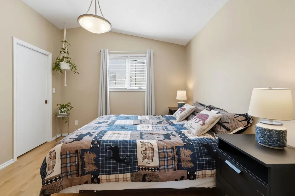 5 Everitt Crescent Red Deer AB T4R 1Y7