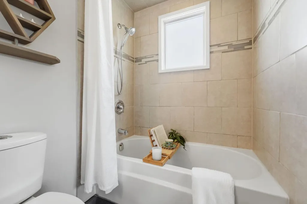 5 Everitt Crescent Red Deer AB T4R 1Y7