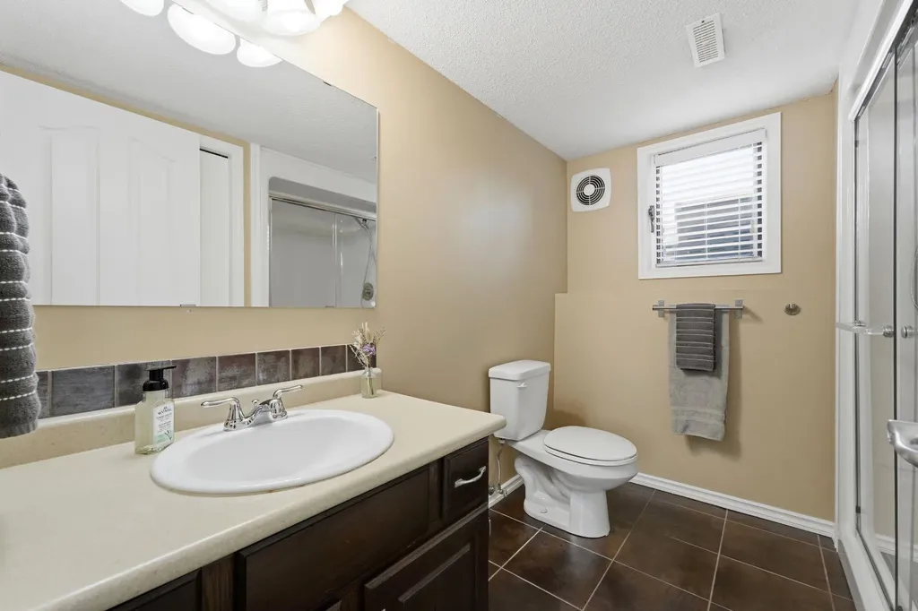 5 Everitt Crescent Red Deer AB T4R 1Y7