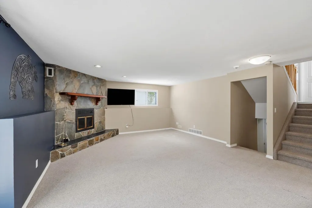 5 Everitt Crescent Red Deer AB T4R 1Y7