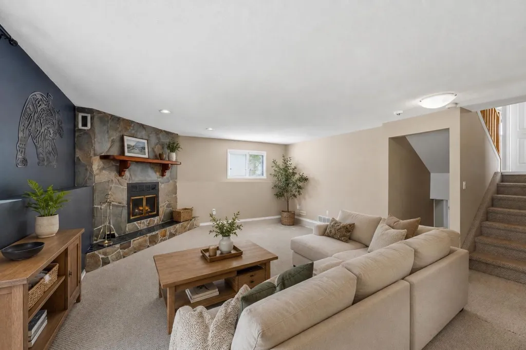 5 Everitt Crescent Red Deer AB T4R 1Y7