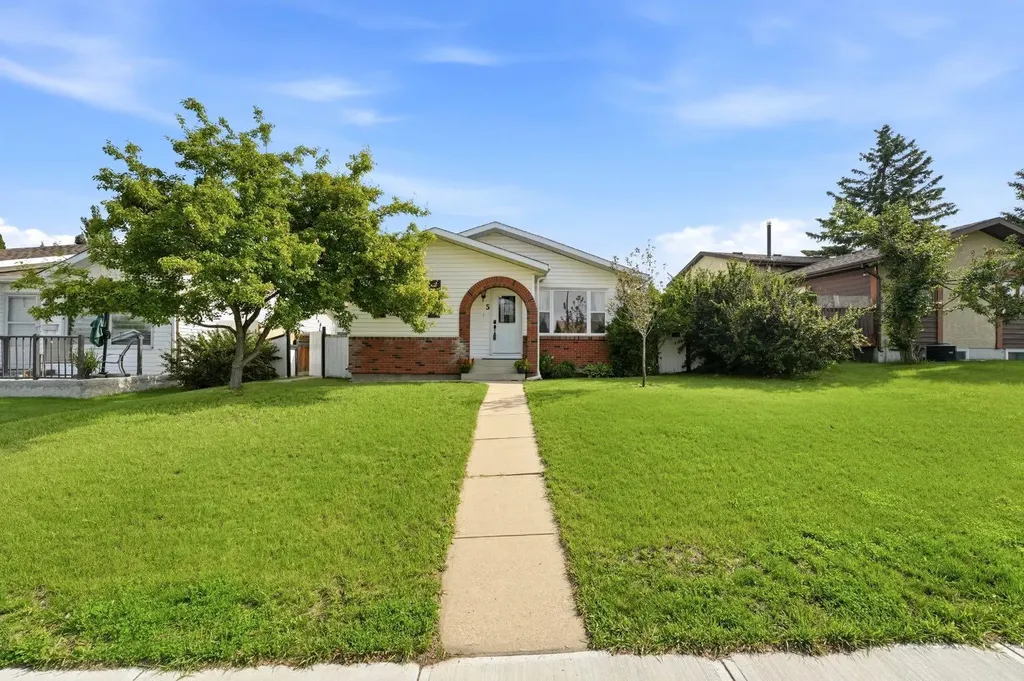 5 Everitt Crescent Red Deer AB T4R 1Y7