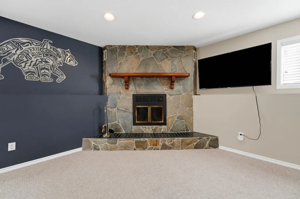 5 Everitt Crescent Red Deer AB T4R 1Y7