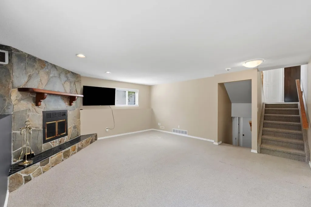 5 Everitt Crescent Red Deer AB T4R 1Y7