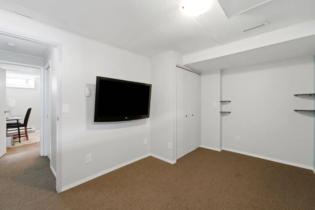 5 Everitt Crescent Red Deer AB T4R 1Y7