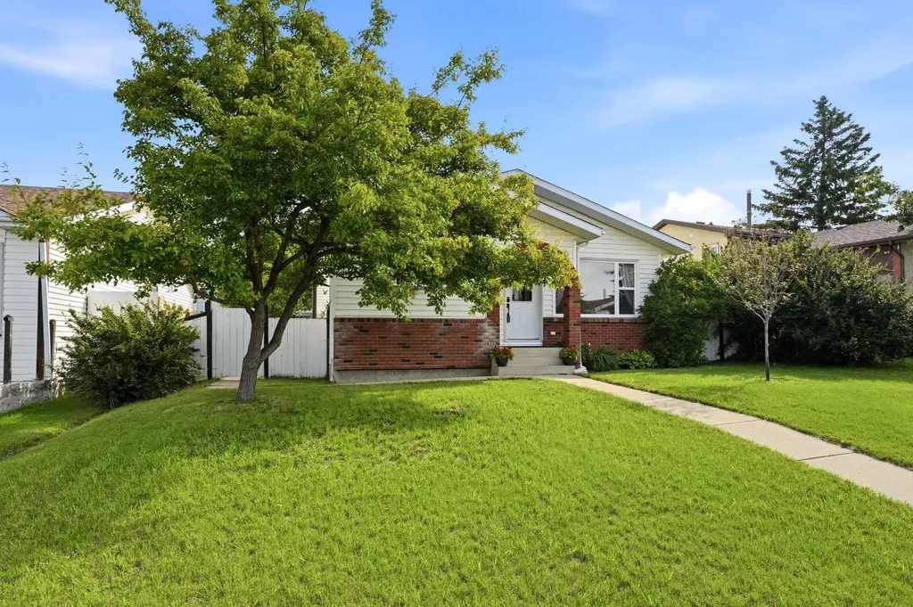 5 Everitt Crescent Red Deer AB T4R 1Y7