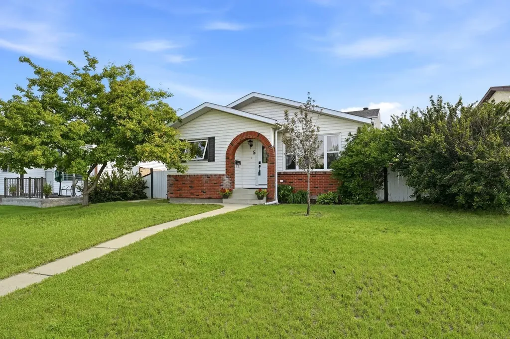 5 Everitt Crescent Red Deer AB T4R 1Y7