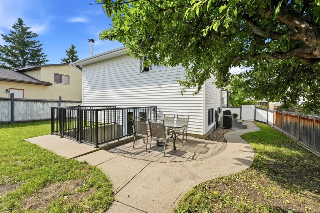 5 Everitt Crescent Red Deer AB T4R 1Y7