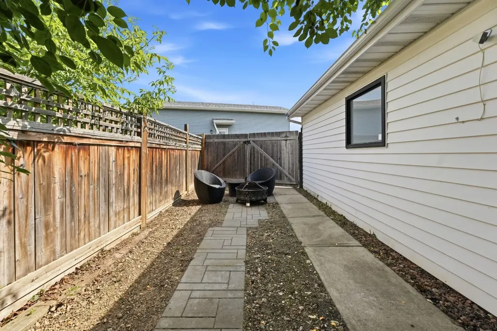5 Everitt Crescent Red Deer AB T4R 1Y7