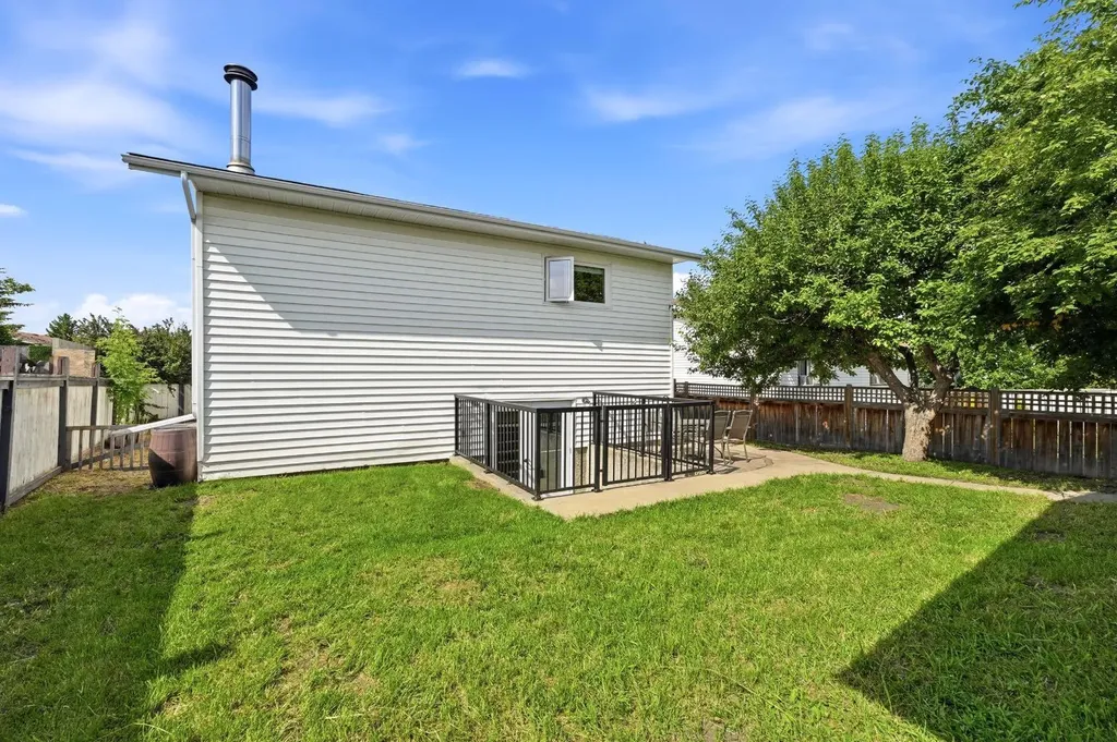 5 Everitt Crescent Red Deer AB T4R 1Y7