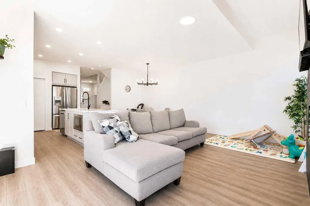 267 Belmont Heath SW Calgary AB T2X 4N3