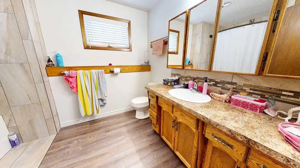 1145 & 1147 Yuill Street SE Medicine Hat AB T1A0Z4