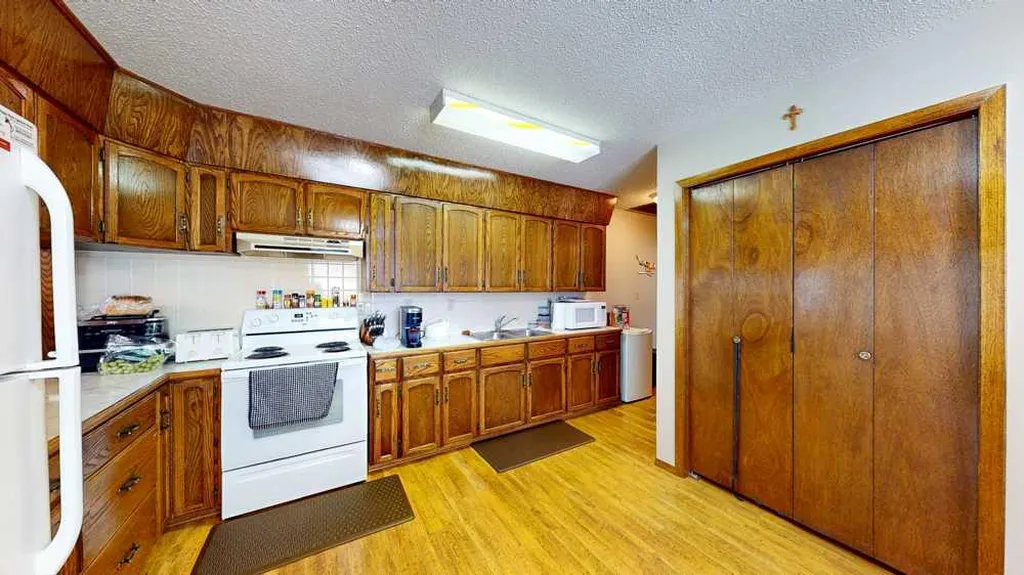 1145 & 1147 Yuill Street SE Medicine Hat AB T1A0Z4