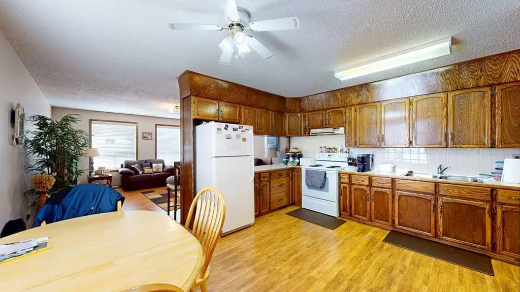 1145 & 1147 Yuill Street SE Medicine Hat AB T1A0Z4