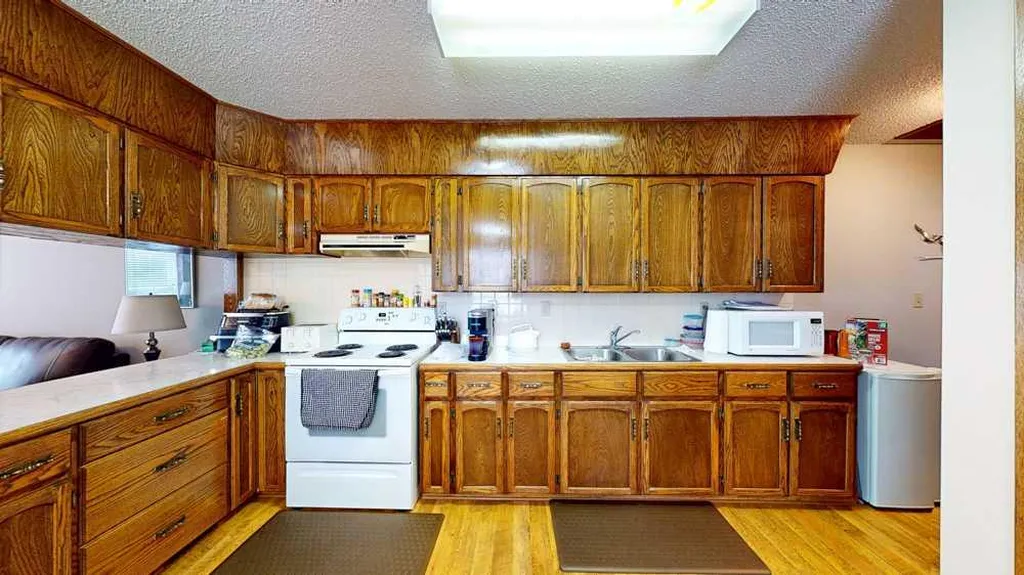 1145 & 1147 Yuill Street SE Medicine Hat AB T1A0Z4