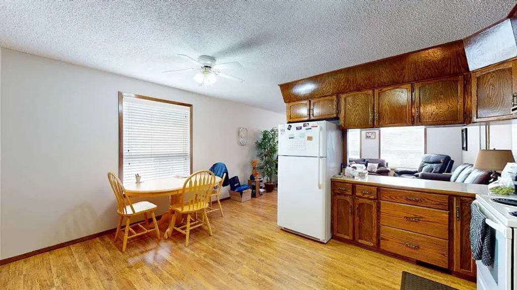 1145 & 1147 Yuill Street SE Medicine Hat AB T1A0Z4