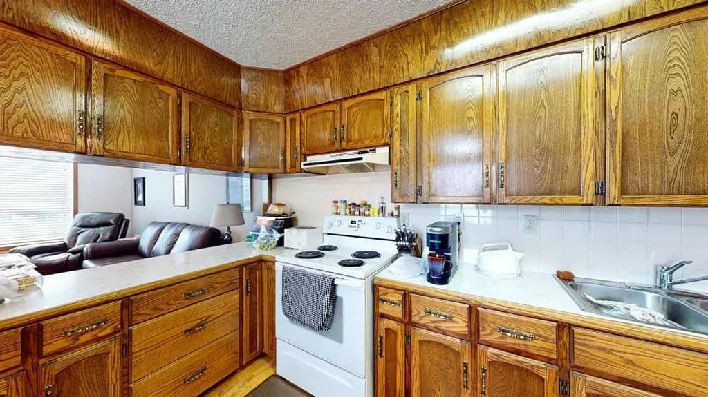 1145 & 1147 Yuill Street SE Medicine Hat AB T1A0Z4