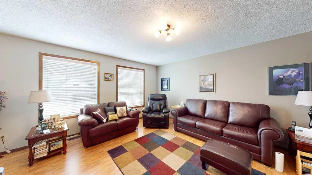 1145 & 1147 Yuill Street SE Medicine Hat AB T1A0Z4