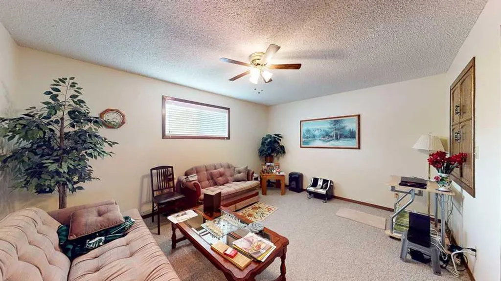 1145 & 1147 Yuill Street SE Medicine Hat AB T1A0Z4