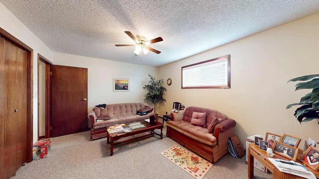 1145 & 1147 Yuill Street SE Medicine Hat AB T1A0Z4