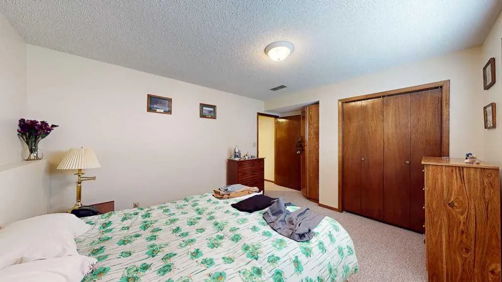 1145 & 1147 Yuill Street SE Medicine Hat AB T1A0Z4
