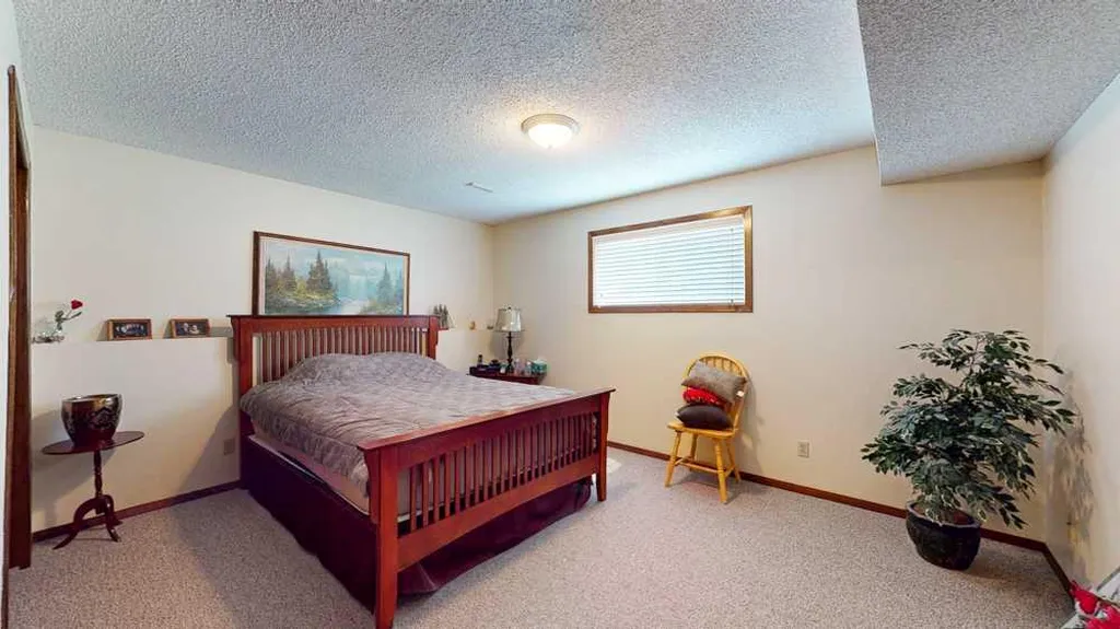 1145 & 1147 Yuill Street SE Medicine Hat AB T1A0Z4