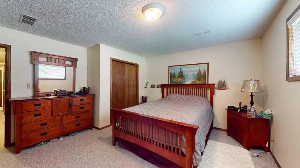 1145 & 1147 Yuill Street SE Medicine Hat AB T1A0Z4